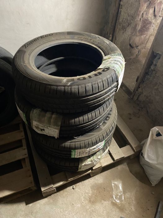 Автошины новый.    Комплект