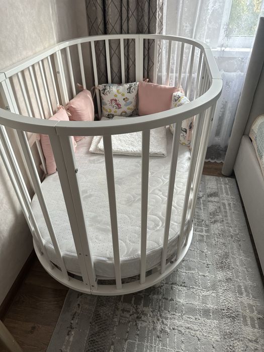 Кровать и бортики на кровать