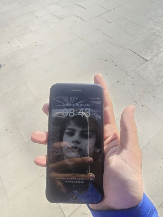 Продам айфон SE