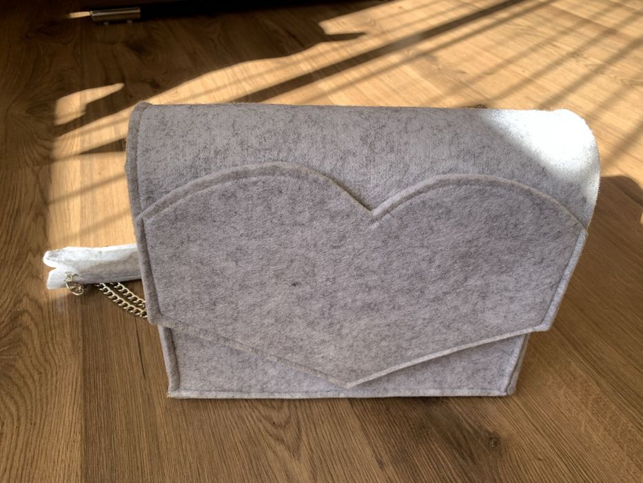 Дамска чанта с джоб сърце