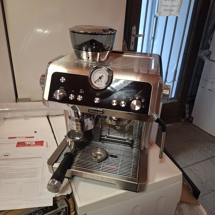 Кафе машина Делонги La Specialista  нова мострена бройка