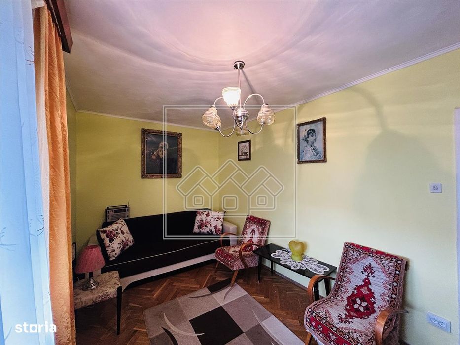 Ap decomandat, 3 camere, balcon, pivnita - N. Iorga