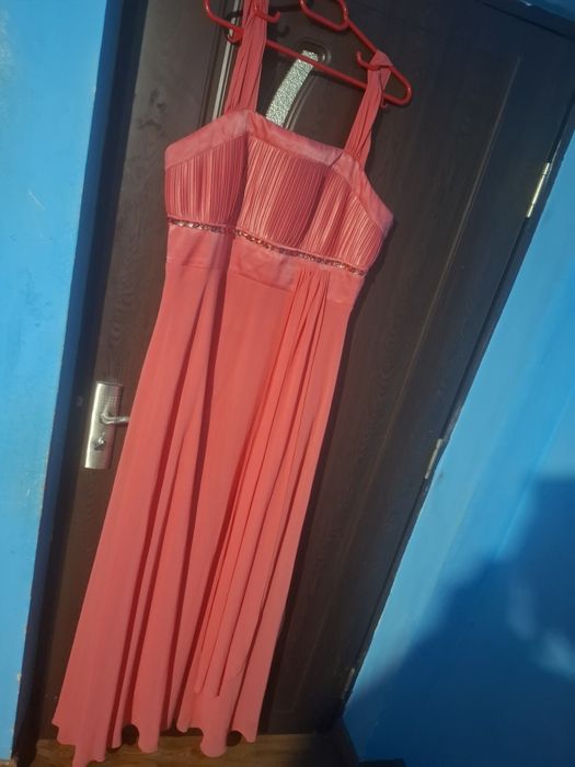 Rochii de ocazie purtate 1 de 2 ori sunt in stare foarte bună