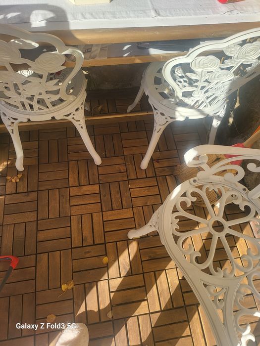 Set gradină de vânzare.