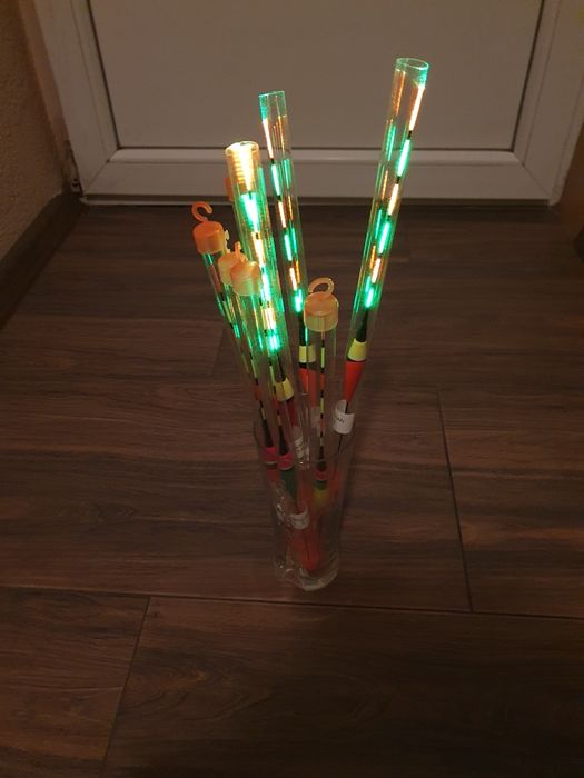 Pluta lumina LED pescuit noaptea.