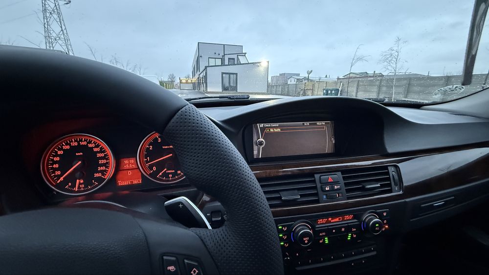 BMW E90 330i automat