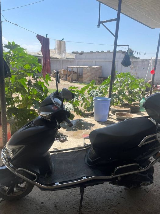 Yangi olingan skuter sotiladi