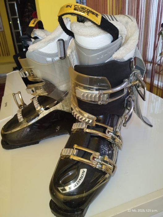 Vând schiuri și clapari