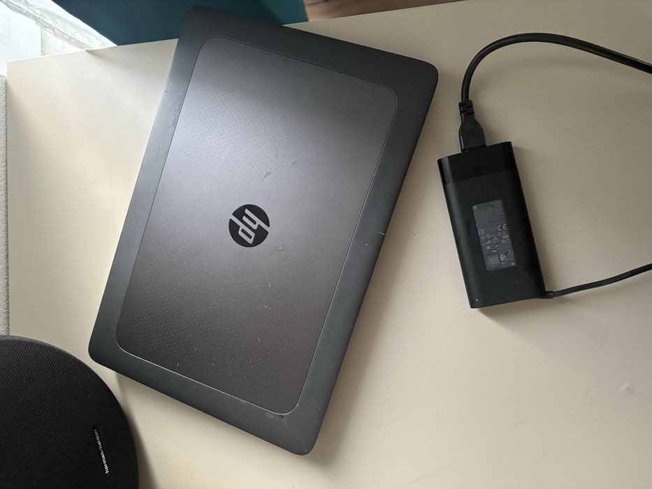 Lapotp Workstation/Gaming• i7-6820HQ• 16gb ram• Nvidia 4Gb dedicat•