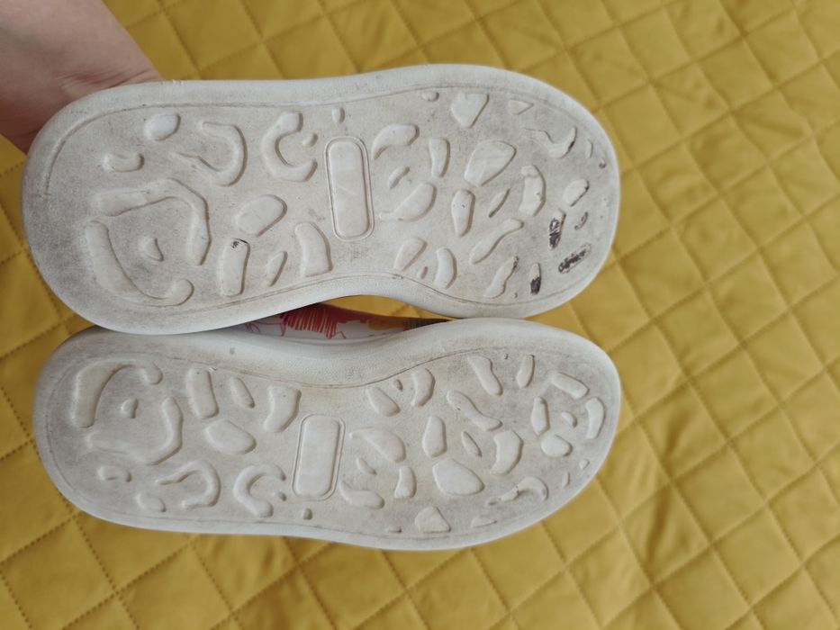 Adidași fete în stare bună