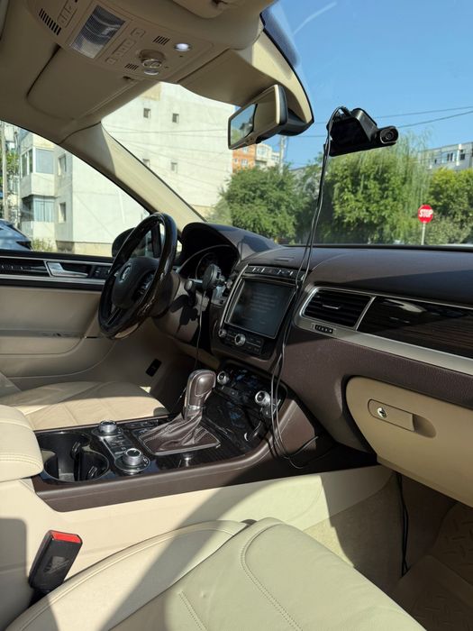 Vând Volkswagen Touareg V6 3.0 TDI 259 CP