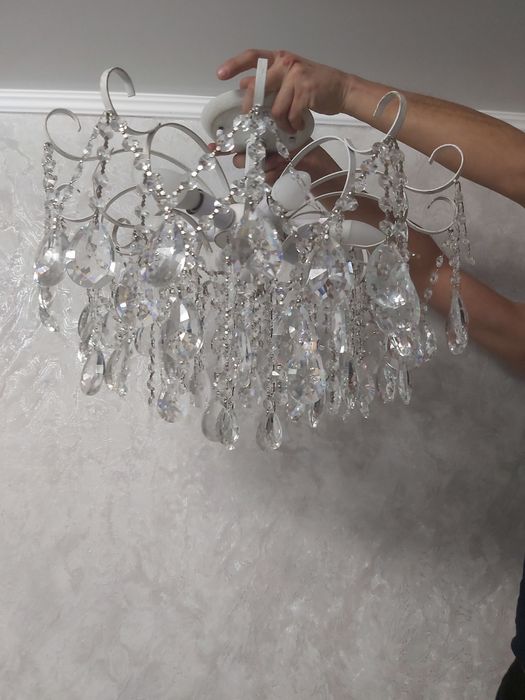 Продам люстру район Белочки