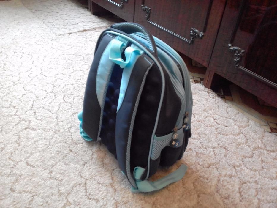 Рюкзак для школьника начального класса