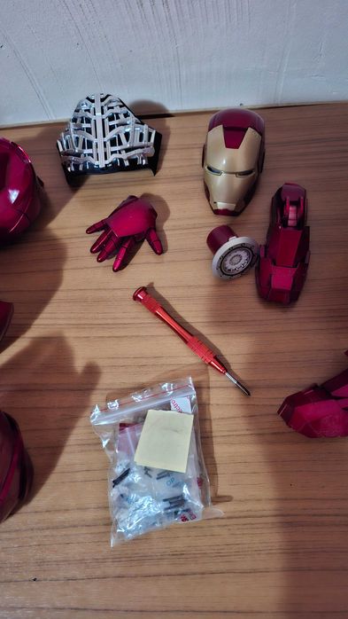 Железния човек с четири позиций