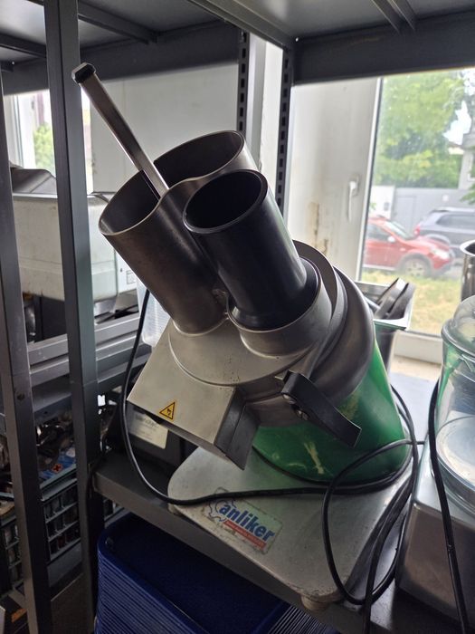 Robot legume, feliat, razuit la 220v, stare buna