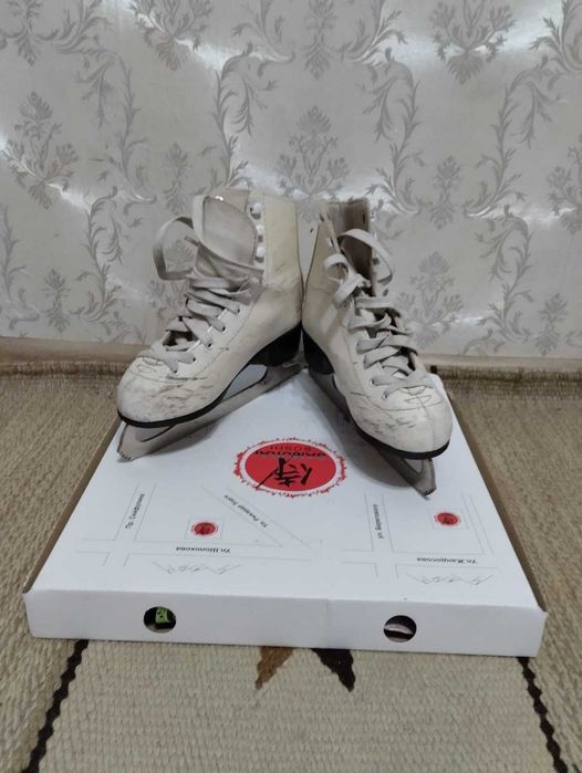 Фигурные коньки для девочки