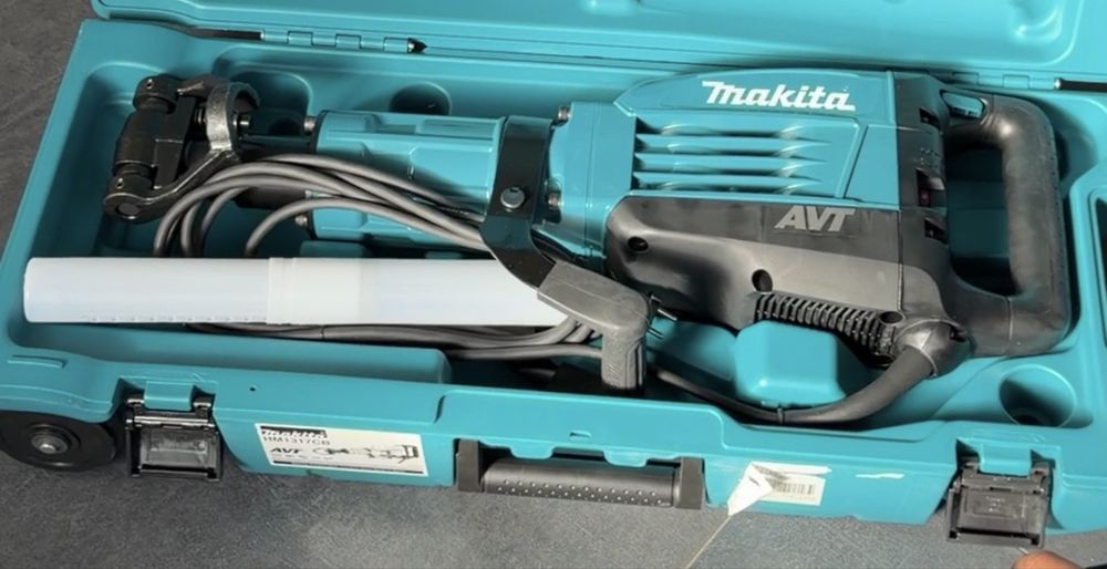 Продавам чисто нов къртач Makita HM1214C AVT
