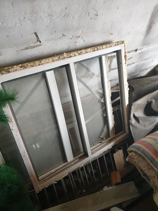 Продам двери. ... окна. Телевизоры