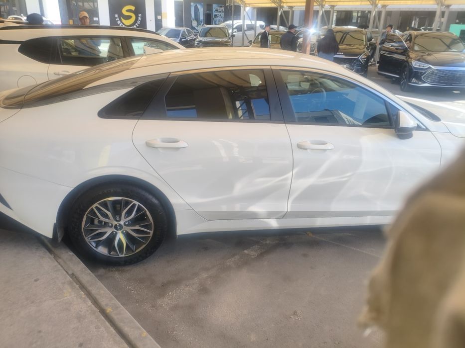 Kia k5 naqt yoki bank orqali sotiladi