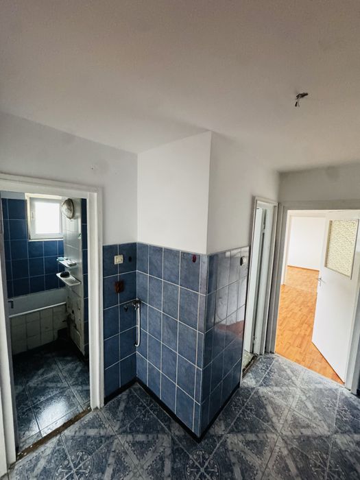 Apartament de vanzare cu 3 camere, etaj 3