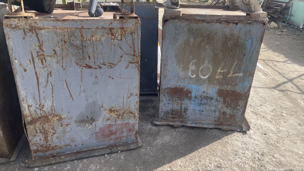 Мусорные контейнеры