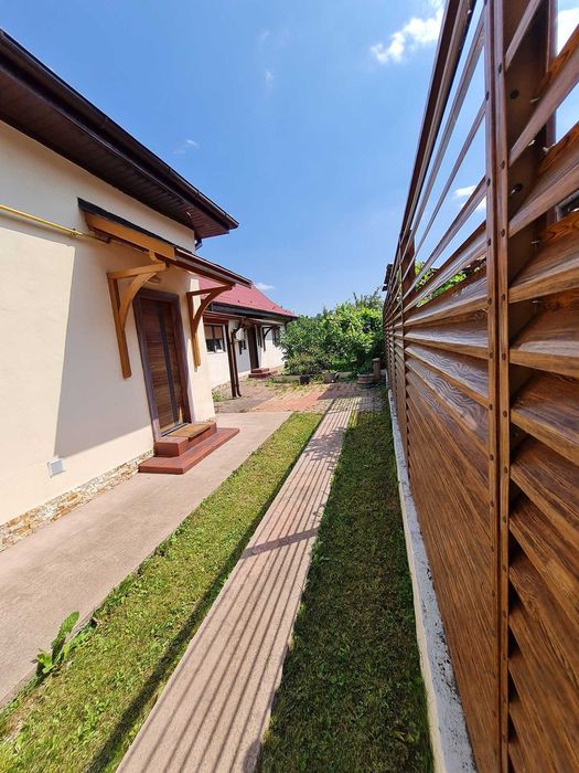 2 case in aceeasi curte, centru Ramnicu Valcea