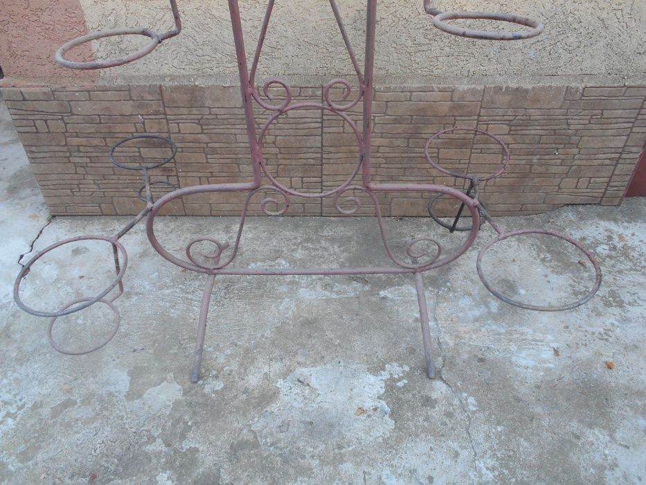 Suporturi ghivece flori