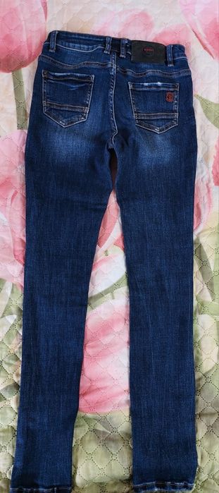 Продам джинсы 26-28 размер