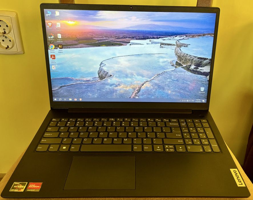 Лаптоп Lenovo V15