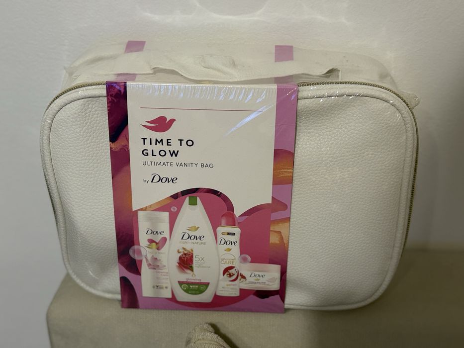 set cadou Dove Time To Glow Ultimate Vanity Bag