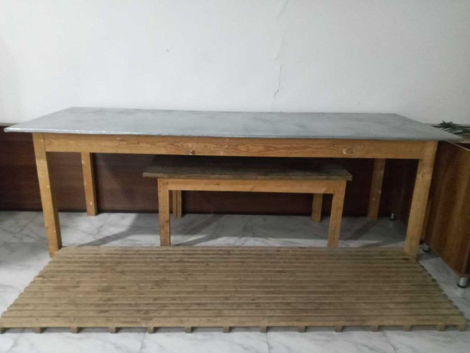 Xamir bilan ishlash uchun stol sotiladi