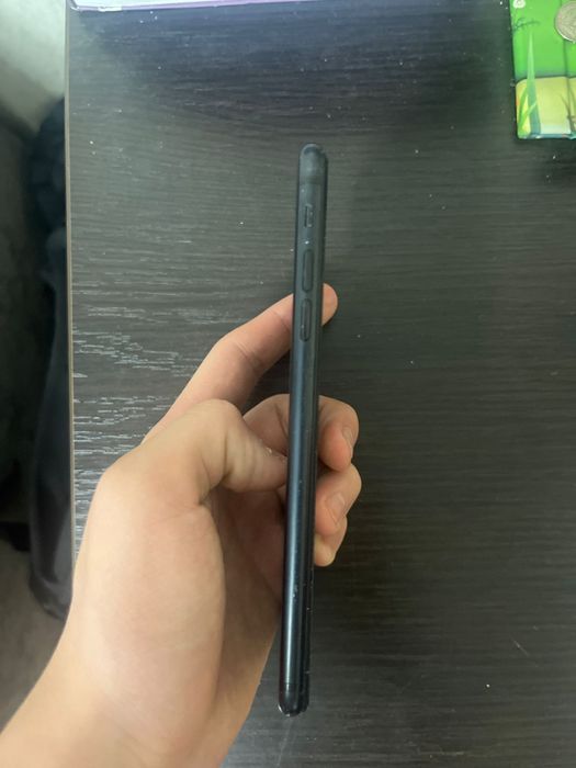 Срочно продам айфон 7 +,32 гб