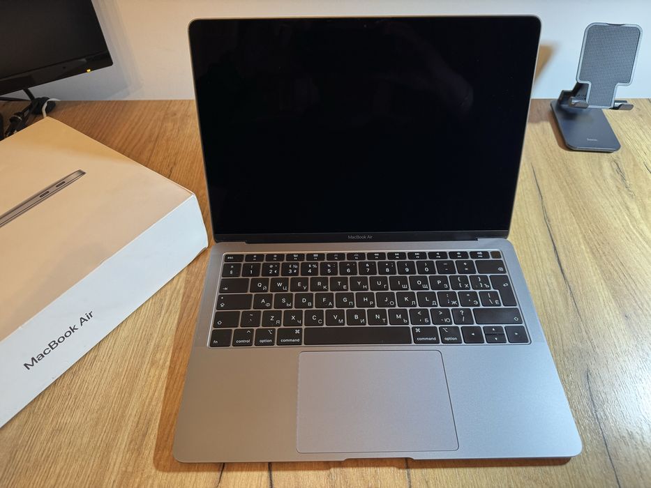 MacBook Air Retina 13-inch (2019)