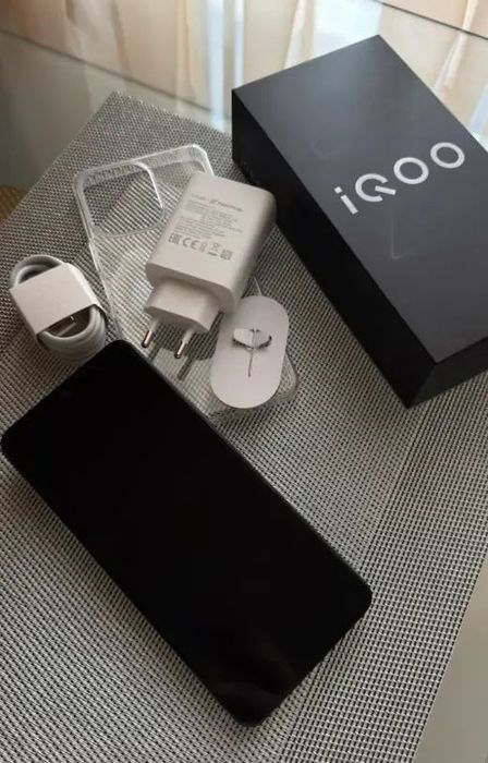 Мощный iQOO Z11 5G 10, 16/256