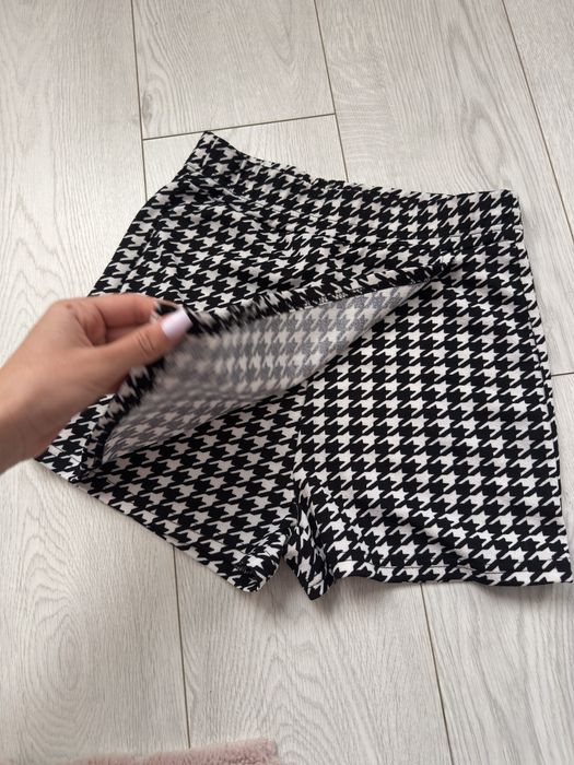 Къси панталонки / пола