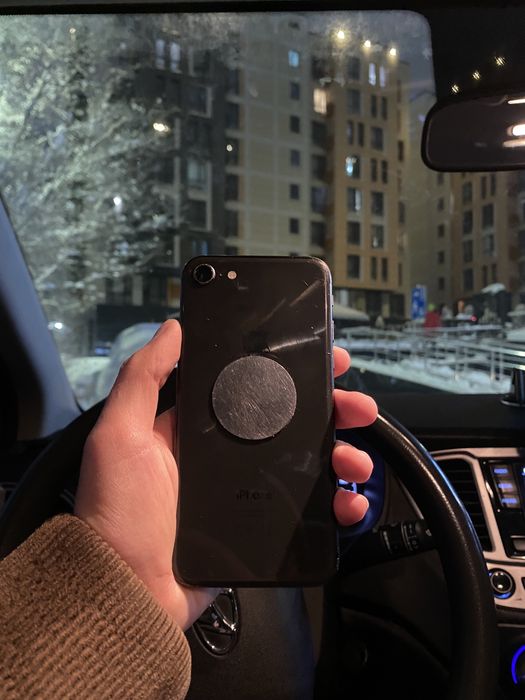 Продам IPHONE 8 (64GB)