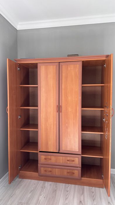 Шкаф распашной