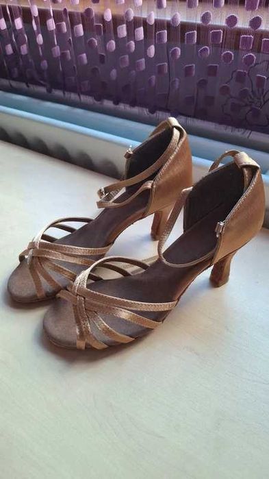 Обувки за танци