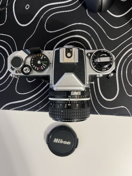 Nikon FE cu Nikkor 28mm f2.8