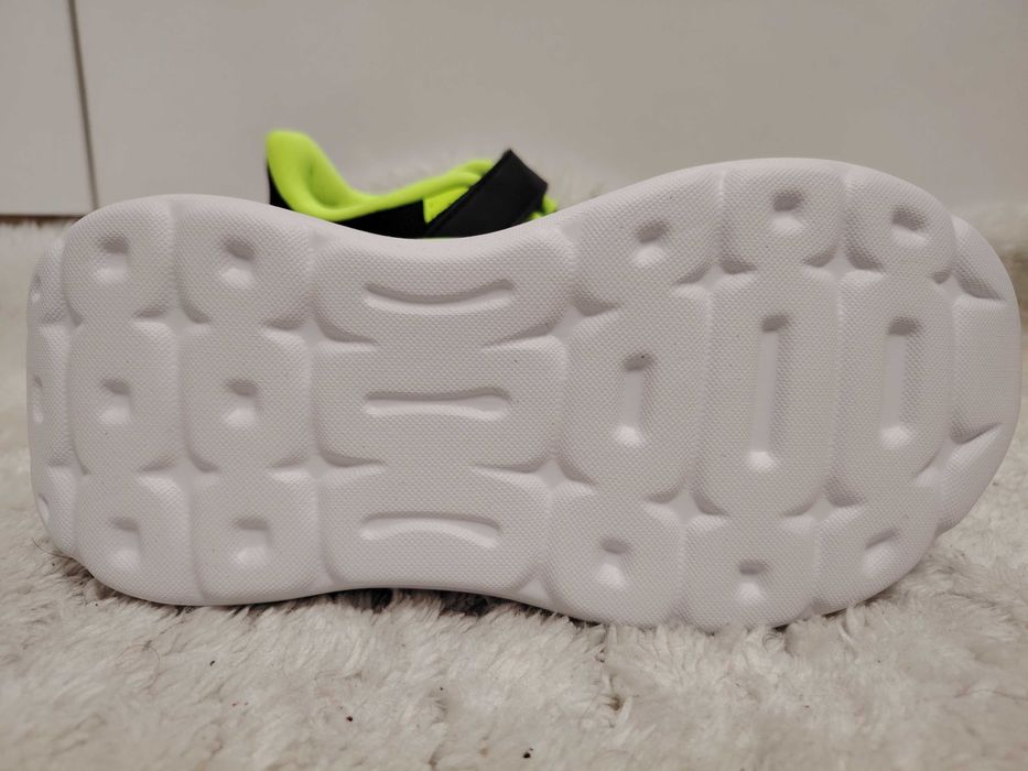 НОВИ Оригинални Adidas детски маратонки за момиче