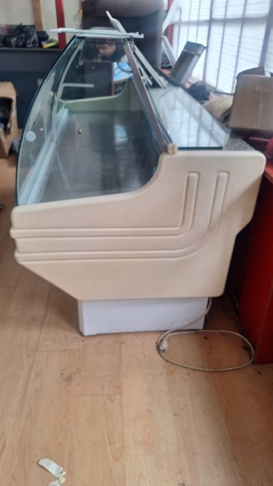 Хладилна витрина