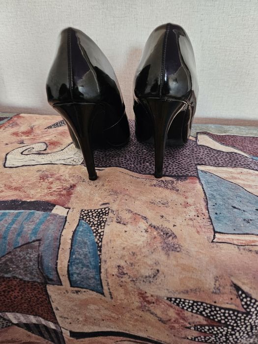 Продам женские туфли