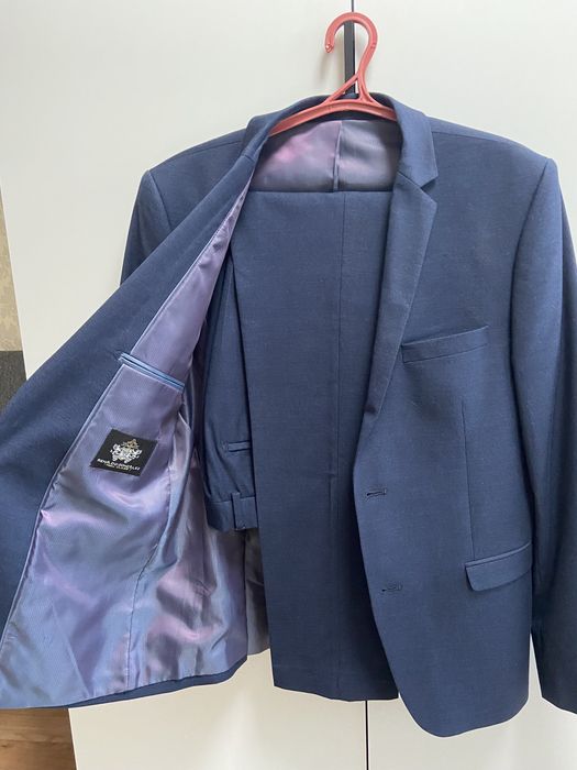 Продам костюм