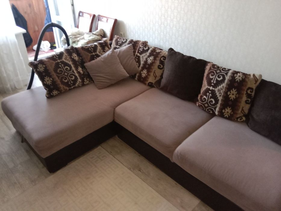 Продаю диван угловой большой