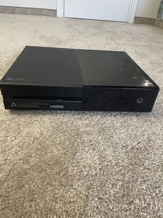 Xbox series one с 3 игри