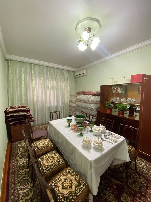 Srochna sotiladi 4/1/4 honali uy 1 chi gor banisa yaqinida