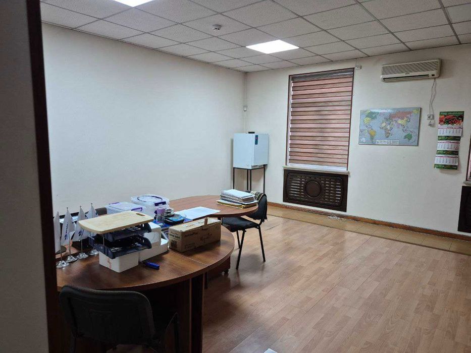 Сдам офис:  60 м². Коммунальные услуги и уборка за счет арендодателя