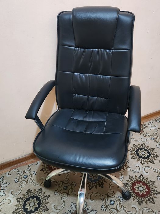 Kursi sotiladi xolati yaxshi.