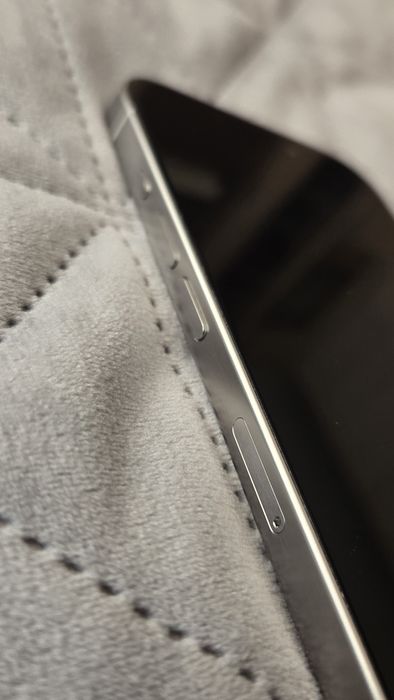 Iphone 15 Pro White Titanium, 128 GB , Като нов, 12 гръбчета, 86%