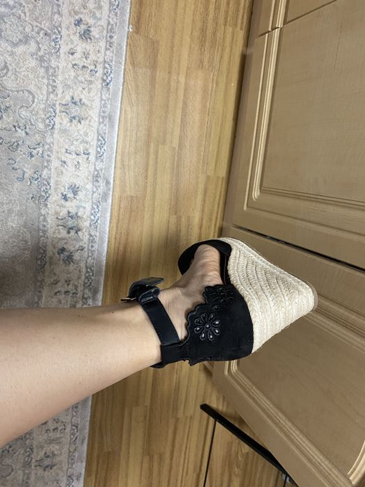 Продается босоножки